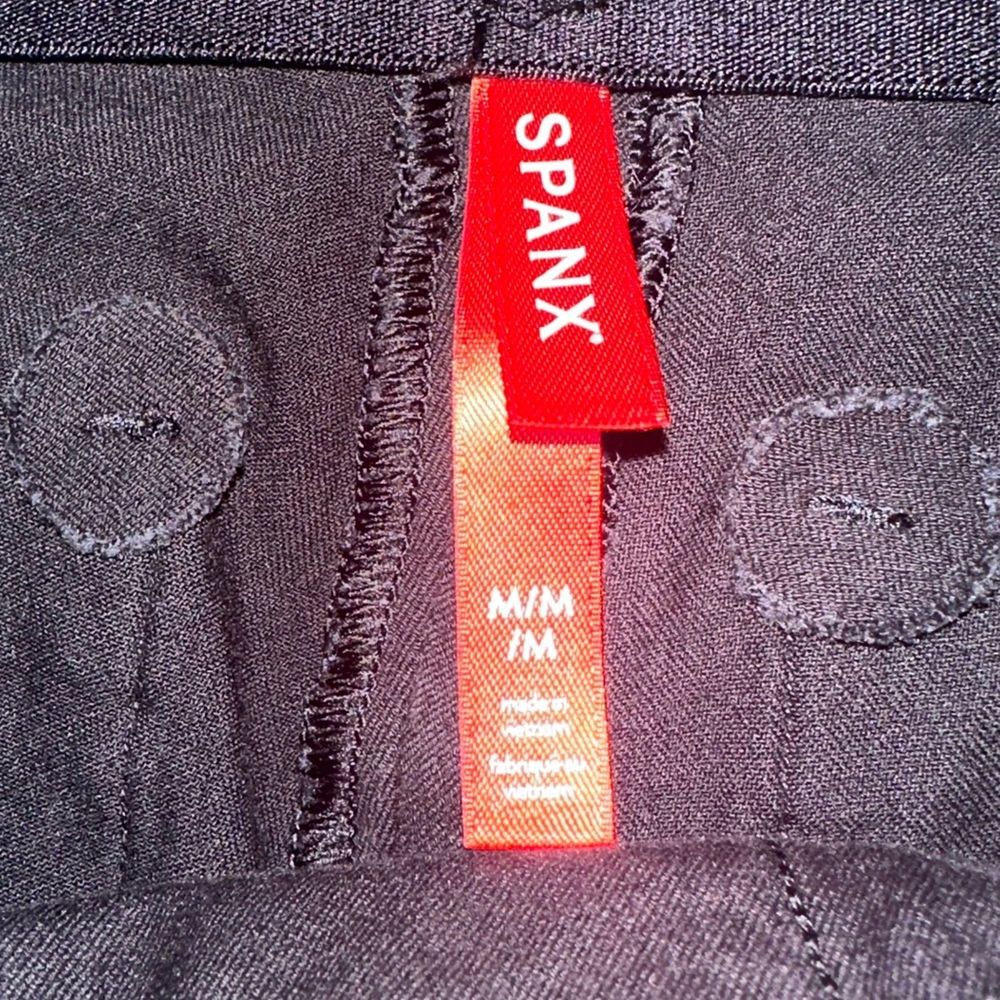 Spanx On-The-Go Kick Flare pant Size Medium - Picture 7 of 7
